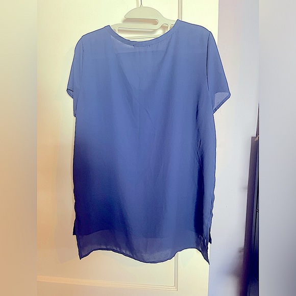 Women’s shortsleeved chiffon blouse with vented sides, size M, by Soprano - Picture 2 of 4